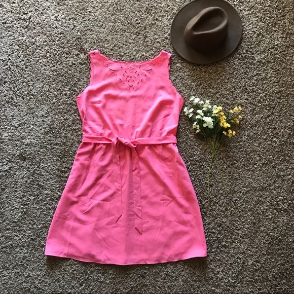 LOFT Dresses & Skirts - Ann Taylor LOFT Scalloped Hem Eyelet Shift Dress